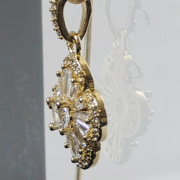 N0008 New Elegant Gold Flower Pendant Necklace - Picture 6 of 14